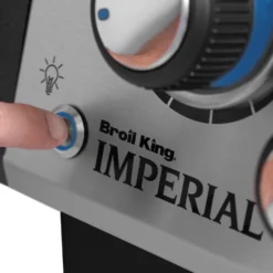 Broil King Imperial 590 IR Black Gasgrill - Modell 2023 - SMART Deal Inkl. Grillfürst Grill Control 25 Broil King Imperial 590 IR Black Gasgrill - Modell 2023 - SMART Deal Inkl. Grillfürst Grill Control -Grill Verkaufs-Shop Broil King Imperial 590 IR Beleuchtung Knopf 1