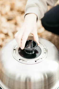 Cobb Grill Premier AIR Deluxe Holzkohlegrill - Modell 2023 -Grill Verkaufs-Shop Cobb Grill Premier AIR Deluxe Deckel Ventil