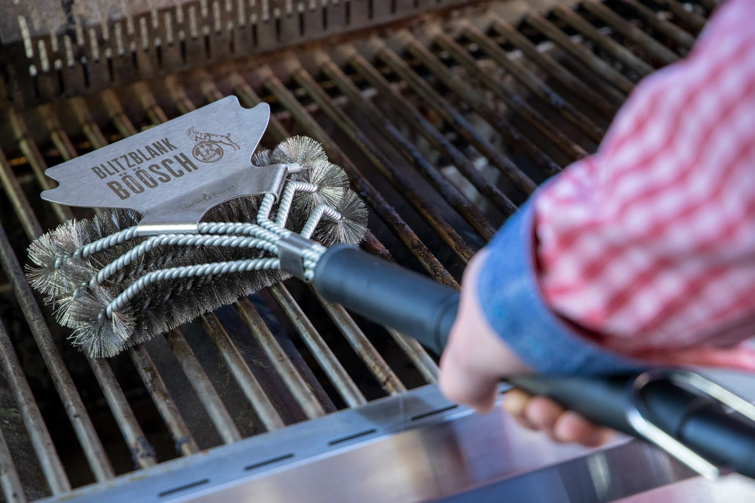 Grillfürst Grillbürste - 1. FC Köln Edition - Edelstahl, Mit Breitem 3-fach Bürstenkopf Und Schaber 2 Grillfürst Grillbürste - 1. FC Köln Edition - Edelstahl, Mit Breitem 3-fach Bürstenkopf Und Schaber – Bild 2