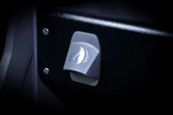 Napoleon Rogue SE 525 Gasgrill - All-black - Mit Sizzle Zone Und Heckbrenner - Grillfürst Edition Inkl. Grill Control Und Zubehörpaket - Smart Deal - Modell 2022 -Grill Verkaufs-Shop Flaschenoeffner all black