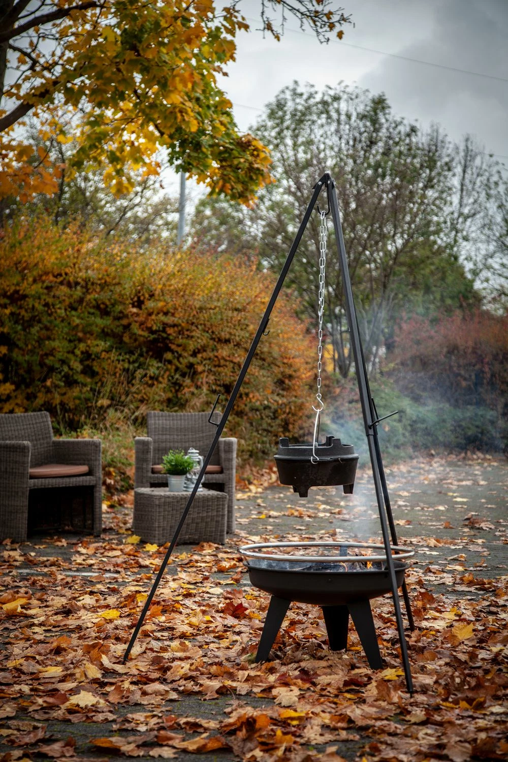 Grillfürst Dreibein Für Dutch Oven Oder Schwenk Grillrost / Höhenverstellbar, Inkl. Kette Und Haken 4 Grillfürst Dreibein Für Dutch Oven Oder Schwenk Grillrost / Höhenverstellbar, Inkl. Kette Und Haken – Bild 4