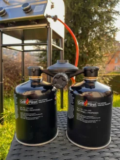 Grillfürst Kombi Kartuschen-Druckregler 50 Mbar - Für Den Anschluss Von 2 Gaskartuschen -Grill Verkaufs-Shop Grillfuerst Kombi Kartuschen Druckregler Kompaktgrill 1