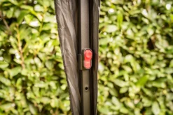 Grillfürst Pop-Up Pavillon / Grillpavillon / Gartenpavillon / Grillzelt 3x3m V3 - Mit Rauchabzug -Grill Verkaufs-Shop Grillfuerst Pavillon Arretierung