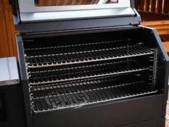 Grillfürst Pelletgrill / Pelletsmoker S280 -Grill Verkaufs-Shop Grillfuerst Pelletgrill Garraum geoeffnet