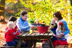 LotusGrill Classic - Holzkohle Tischgrill - Feuerrot Inkl. Tasche -Grill Verkaufs-Shop LotusGrill Classic Picknick Campinggrill