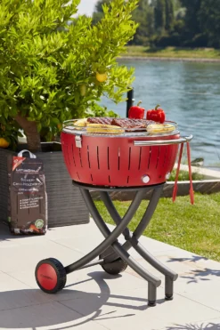 LotusGrill XXL - Holzkohle Grillstation - Feuerrot -Grill Verkaufs-Shop LotusGrill XXL Feuerrot Fahrbar Kugelgrill
