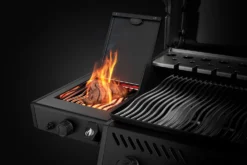 Napoleon Phantom Freestyle 425 Gasgrill, Mattschwarz - Mit Sizzle Zone Und Tür - Modell 2023 -Grill Verkaufs-Shop Napoleon Phantom Freestyle F425DSIBPK PHM Detail Side Burner 8 1671185624