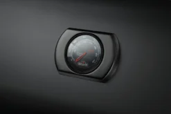 Napoleon Phantom Rogue SE 425 Gasgrill, Mattschwarz Mit Sizzle Zone Und Heckbrenner - Modell 2023 -Grill Verkaufs-Shop Napoleon Phantom Rogue RSE425SIBK 1PHM Detail Thermostat