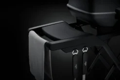 Napoleon Phantom TravelQ PRO285X Kompakt Gasgrill, Mattschwarz - Mit Klappbarem Wagen Inkl. Warmhalterost - Modell 2023 -Grill Verkaufs-Shop Napoleon Phantom TravelQ PRO285X Seitenablagen