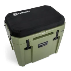 Petromax Kühlbox 25 Liter Oliv - Inkl. Sitzkissen, Haft-Unterlage Und Einsatzkorb -Grill Verkaufs-Shop Petromax kx25 seat b Sitzkissen fuer Kuehlbox oliv Seat
