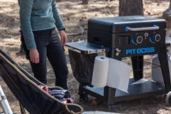 Pit Boss Plancha Grill Ultimate Plancha 2-Brenner - Mit Untergestell -Grill Verkaufs-Shop Pit Boss Planchagrill 2 Brenner Seitenablage Kuechenrollenhalter