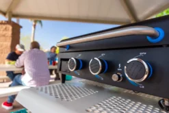 Pit Boss Plancha Grill Ultimate Plancha 3-Brenner - Mit Untergestell 25 Pit Boss Plancha Grill Ultimate Plancha 3-Brenner - Mit Untergestell -Grill Verkaufs-Shop Pit Boss Planchagrill 3 Brenner Temperaturregler