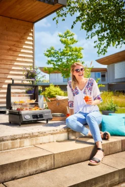 Rösle Elektrogrill Videro E2-P Campinggrill -Grill Verkaufs-Shop Roesle Elektrogrill Videro E2 P Lifestyle