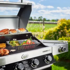 Rösle Gasgrill Videro G4-S VARIO+ Schwarz - Modell 2023 - SMART Deal Inkl. Grillfürst Grill Control + Abdeckhaube Und Grillplatte 29 Rösle Gasgrill Videro G4-S VARIO+ Schwarz - Modell 2023 - SMART Deal Inkl. Grillfürst Grill Control + Abdeckhaube Und Grillplatte -Grill Verkaufs-Shop Roesle Gasgrill Videro G4 S Mood Grillflaeche