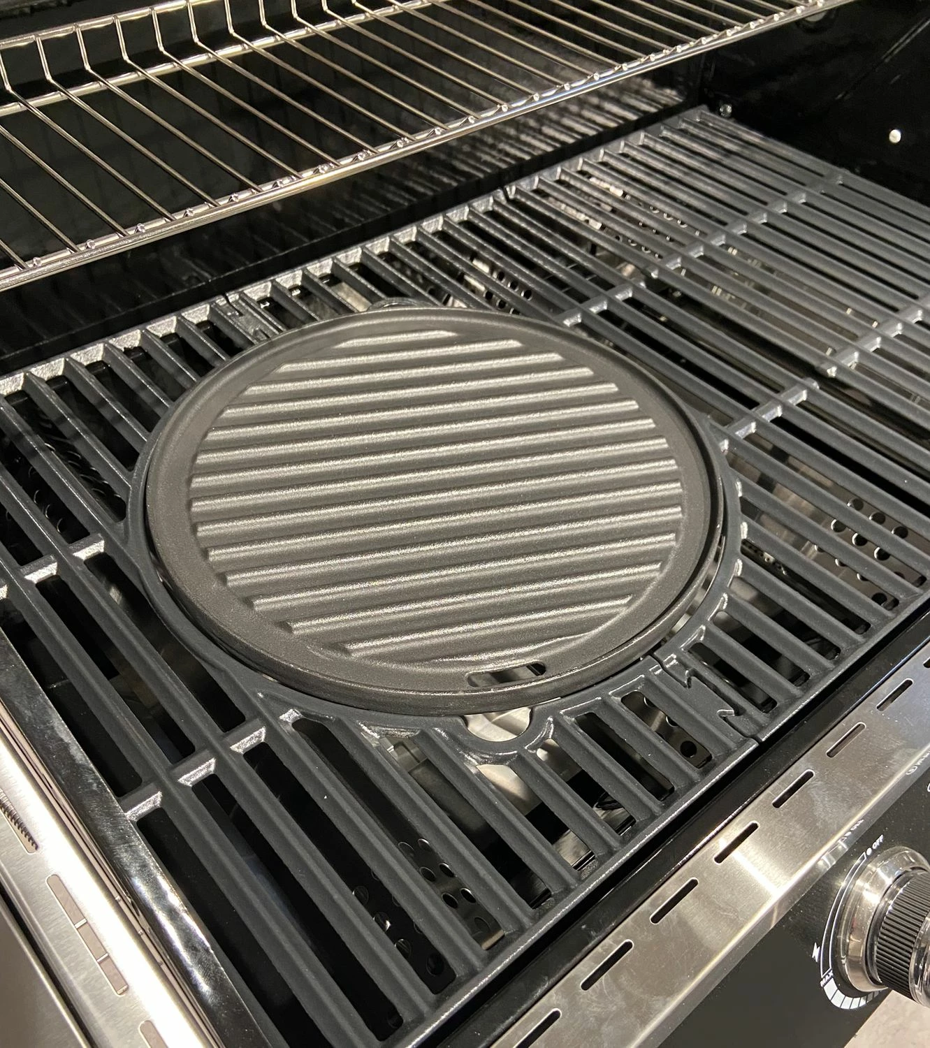 Rösle Vario Grillrost Einsatz: Grillplatte / Gussplatte Rund Ø 30cm 2 Rösle Vario Grillrost Einsatz: Grillplatte / Gussplatte Rund Ø 30cm – Bild 2