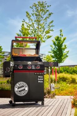 Rösle Videro G3-S VARIO+ Schwarz Gasgrill - FC Bayern Edition - Inkl. FC Bayern Abdeckhaube, Barbecue Grillzange Und Burgerpresse -Grill Verkaufs-Shop Roesle Videro G3 S FC Bayern Edition 1