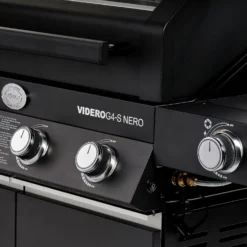 Rösle Gasgrill Videro G4-S Vario+ Nero Schwarz - Modell 2023 - X-DEAL Inkl. Abdeckhaube, Grillplatte Und Drehspieß 25 Rösle Gasgrill Videro G4-S Vario+ Nero Schwarz - Modell 2023 - X-DEAL Inkl. Abdeckhaube, Grillplatte Und Drehspieß -Grill Verkaufs-Shop Roesle Videro G4 S Vario NERO matt schwarz Drehregler 2