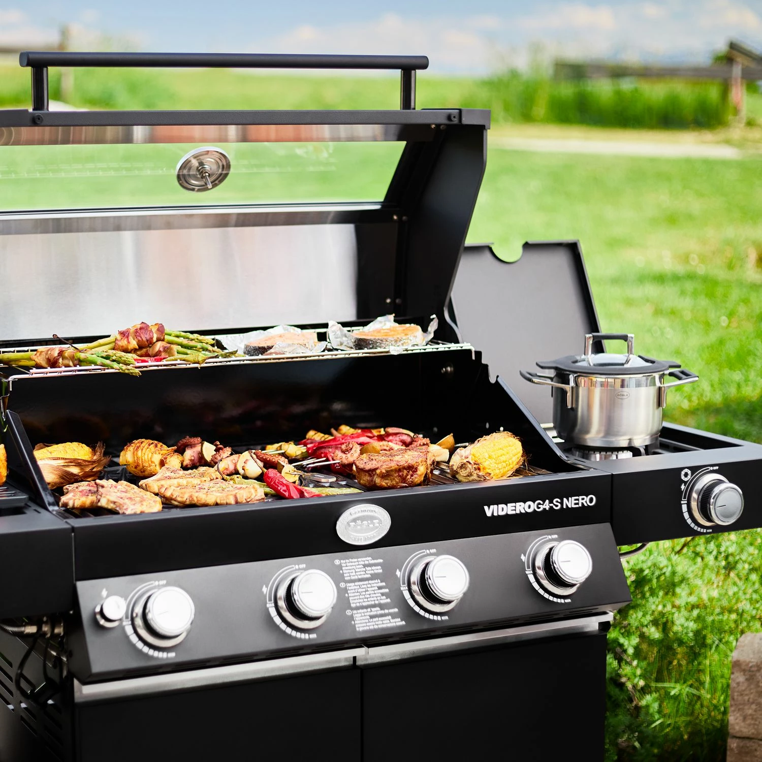 Rösle Gasgrill BBQ-Station Videro G4-S Vario+ Nero Schwarz - Modell 2023 - SMART Deal Inkl. Grillfürst Grill Control + Abdeckhaube Und Grillplatte 13 Rösle Gasgrill BBQ-Station Videro G4-S Vario+ Nero Schwarz - Modell 2023 - SMART Deal Inkl. Grillfürst Grill Control + Abdeckhaube Und Grillplatte – Bild 13