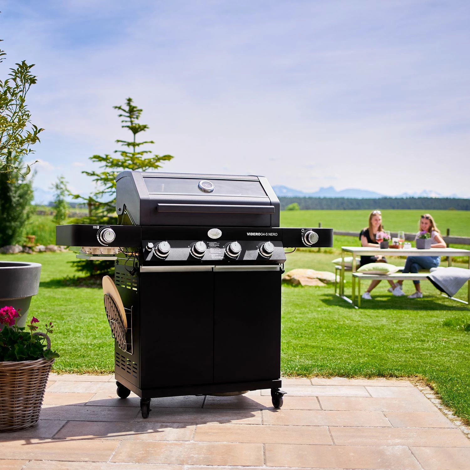 Rösle Gasgrill Videro G4-S Vario+ Nero Schwarz - Modell 2023 - X-DEAL Inkl. Abdeckhaube, Grillplatte Und Drehspieß 11 Rösle Gasgrill Videro G4-S Vario+ Nero Schwarz - Modell 2023 - X-DEAL Inkl. Abdeckhaube, Grillplatte Und Drehspieß – Bild 11