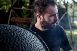 The Bastard Keramikgrill Urban XL - Complete - Schwarz Matt - Modell 2023 -Grill Verkaufs-Shop The Bastard Kamadogrill Urban XL Deckelgriff