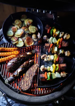 The Bastard Keramikgrill Urban Medium - Complete - Schwarz Matt - Modell 2023 -Grill Verkaufs-Shop The Bastard Medium Grillflaeche Pfanne 1