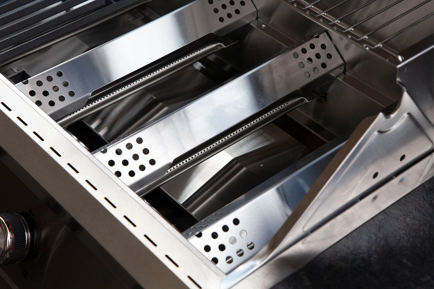 Grillfürst G401G 4-Brenner Einbaugrill - Eintracht Frankfurt Edition - Gusseisenroste 7 Grillfürst G401G 4-Brenner Einbaugrill - Eintracht Frankfurt Edition - Gusseisenroste – Bild 7