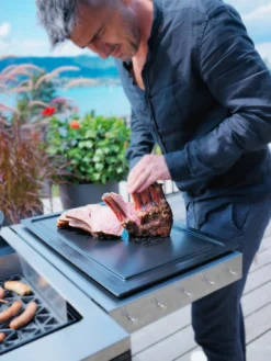 Outdoorchef Gas Kugelgrill Station Lugano 570 G EVO -Grill Verkaufs-Shop outdoorchef xxl schneidebrett 14 112 60 01